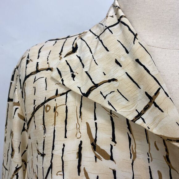 Tess Womans Silk Blouse Medium Button Front Long Sleeves Soft Art Print Career - Picture 3 of 12